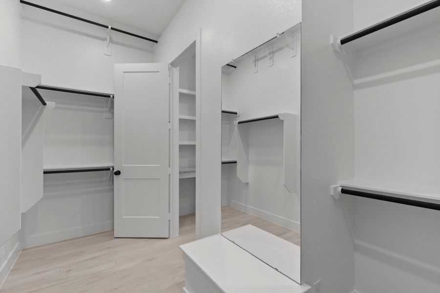 Furnished interior view inside a new home in Blue Heron, Mont Belvieu (Image 8).