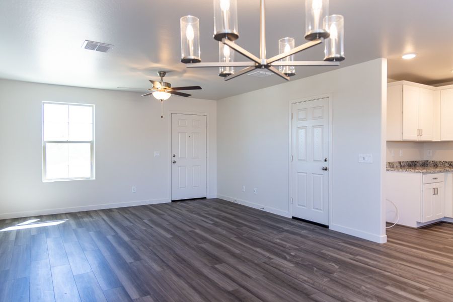Spacious, unfurnished interior of a new home in Rancho Santa Rosa, Maricopa (Image 30).