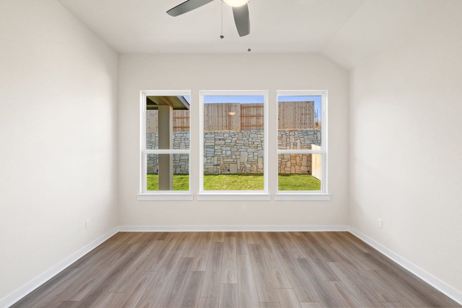 Spacious, unfurnished interior of a new home in Lariat, Liberty Hill (Image 32).