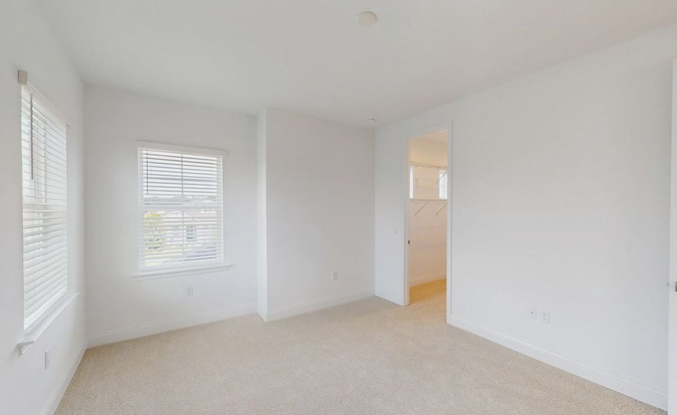 Spacious, unfurnished interior of a new home in Oakmont, Gainesville (Image 24).