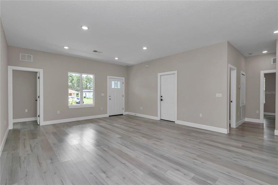 Spacious, unfurnished interior of a new home in , Ocala (Image 17).