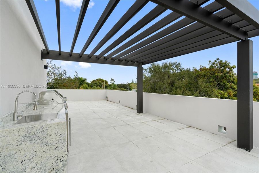 Exterior details and patio area of a home in , Miami (Image 28).