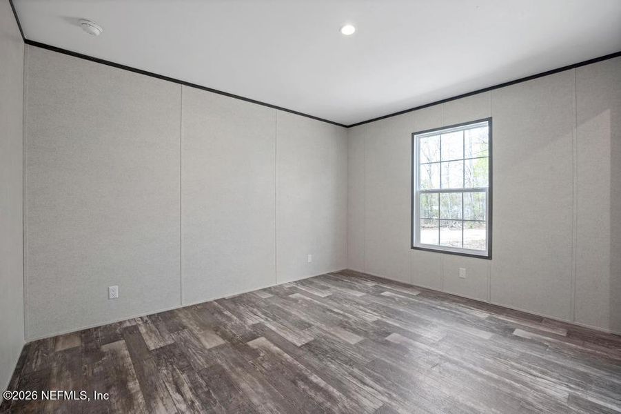 Spacious, unfurnished interior of a new home in , Middleburg (Image 19).