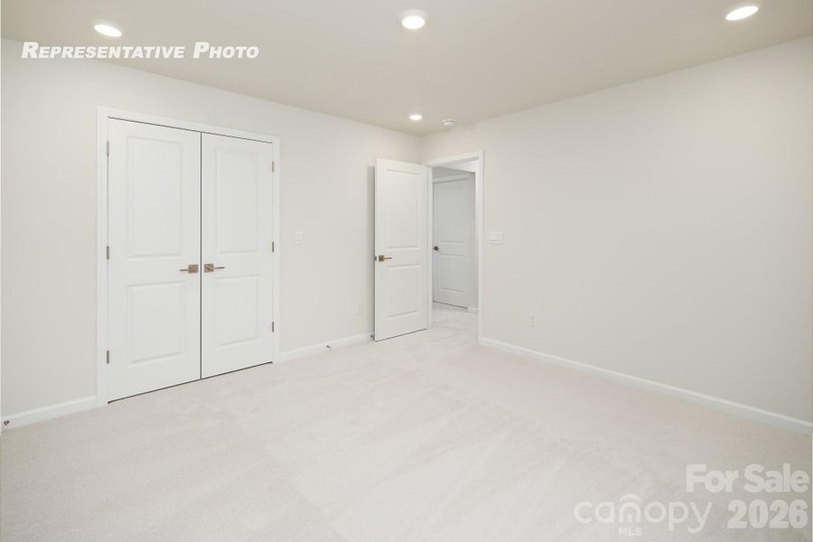 Spacious, unfurnished interior of a new home in Sylvan Creek, Denver (Image 30).