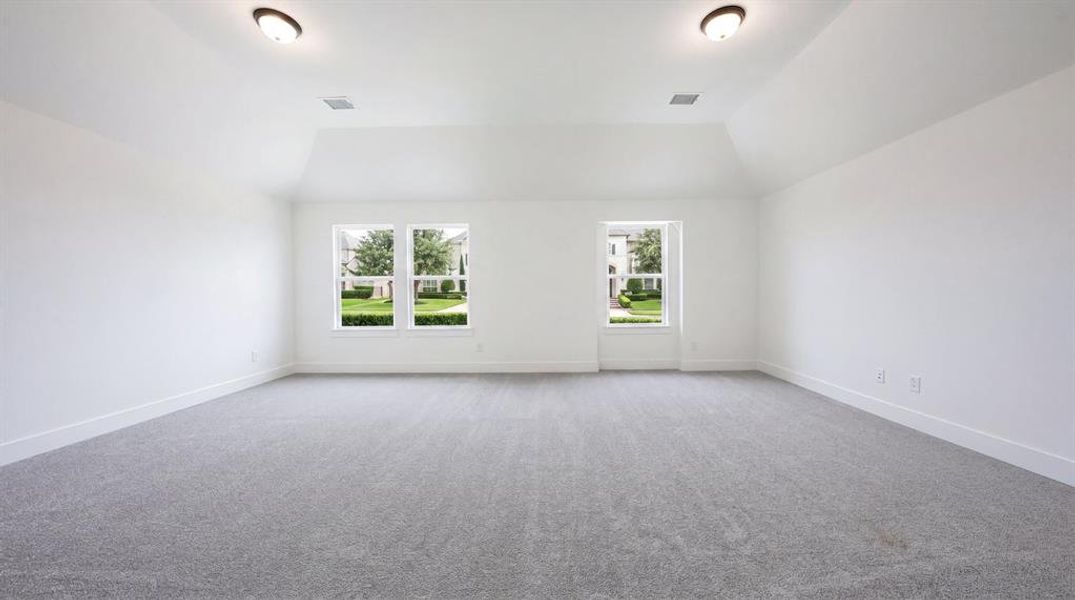 Spacious, unfurnished interior of a new home in Edgewood Creek, Celina (Image 24).
