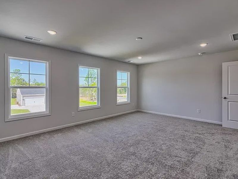 Spacious, unfurnished interior of a new home in Amber Hill, West Columbia (Image 9).