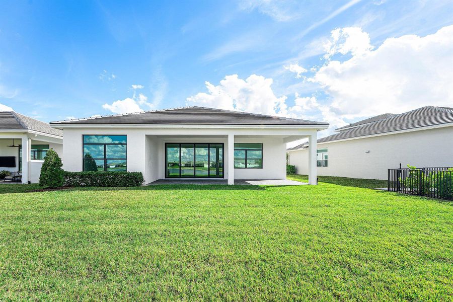 Exterior details and patio area of a home in , Port St. Lucie (Image 4).