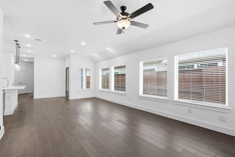 Spacious, unfurnished interior of a new home in Meridiana, Manvel (Image 23).