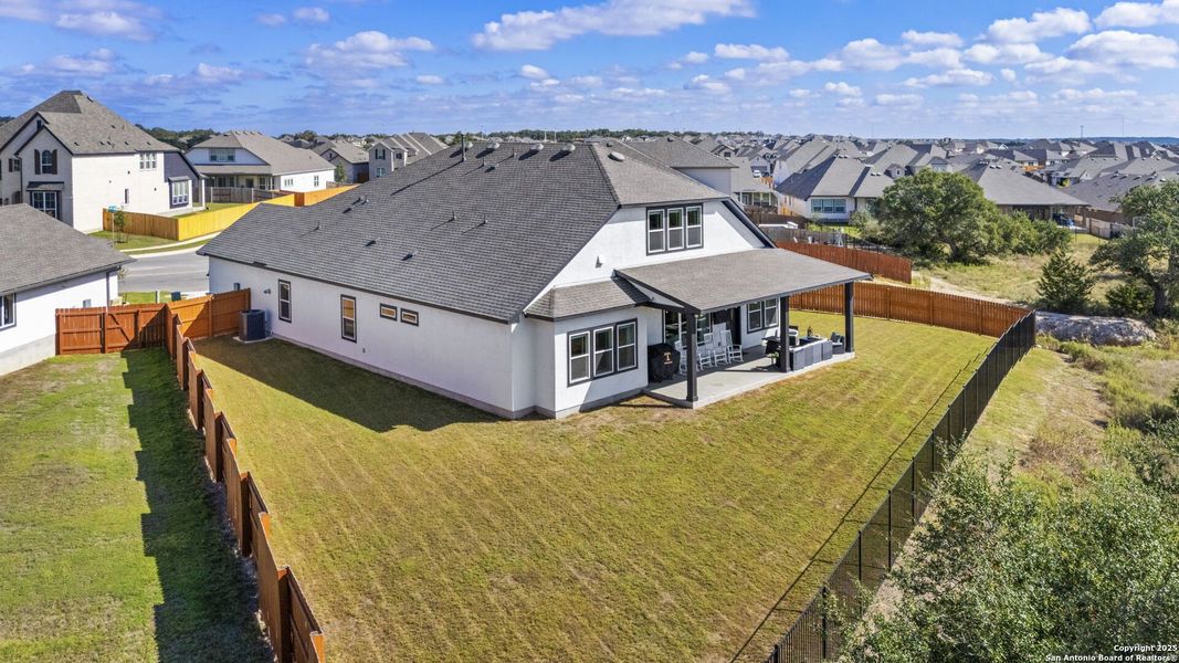 Exterior details and patio area of a home in Meyer Ranch – Legacy Series, New Braunfels (Image 25).