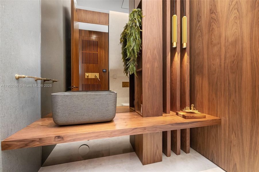 Image 70 of a home in .