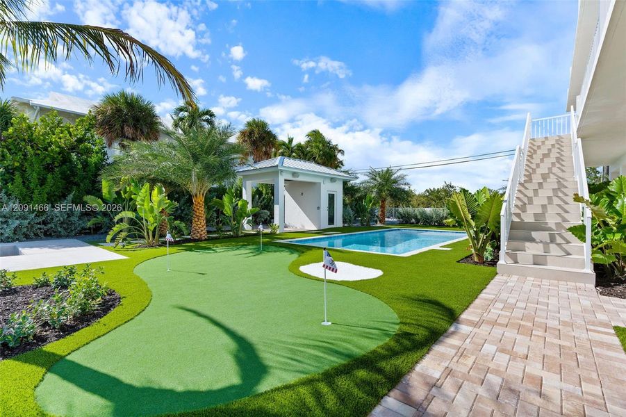 Exterior details and patio area of a home in , Tavernier (Image 32).