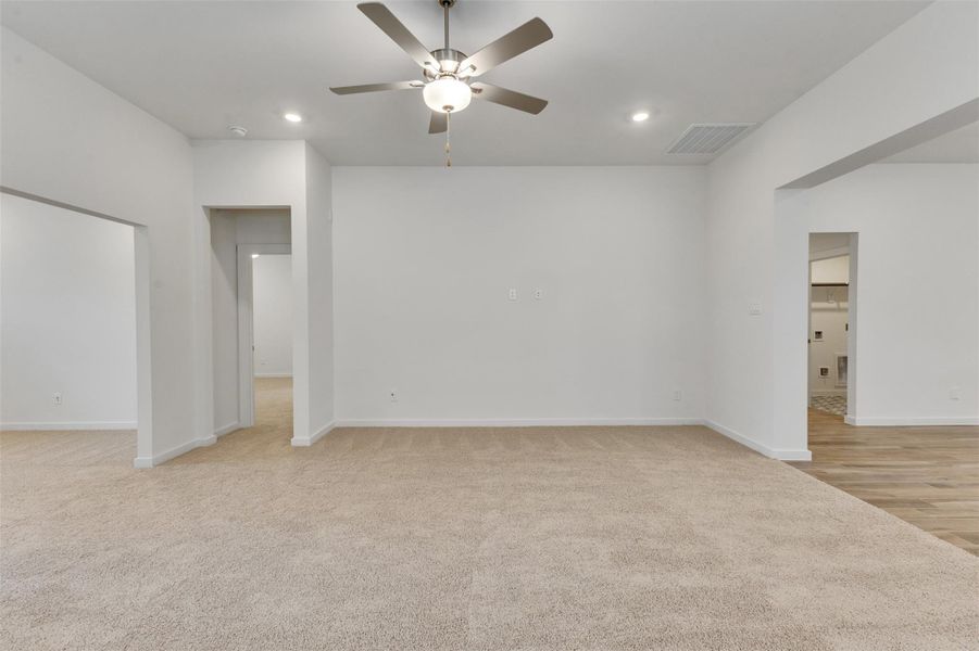 Spacious, unfurnished interior of a new home in , Angleton (Image 18).