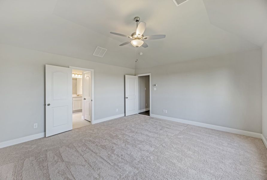 Representative unfurnished interior of a home built from the Rio Grande by UnionMain Homes in Elevon, Lavon (Image 22).