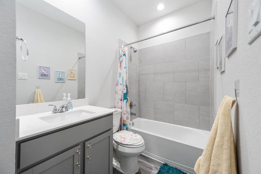 Furnished interior view inside a new home in , Beasley (Image 19).