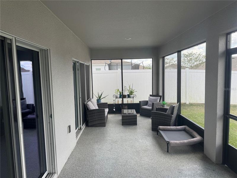 Exterior details and patio area of a home in , Mascotte (Image 12).