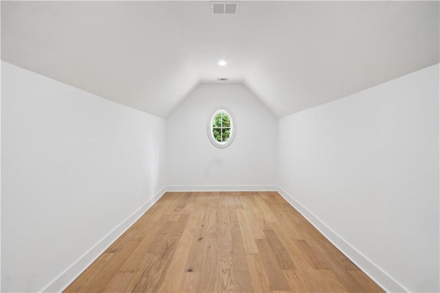 Spacious, unfurnished interior of a new home in , Alpharetta (Image 44).