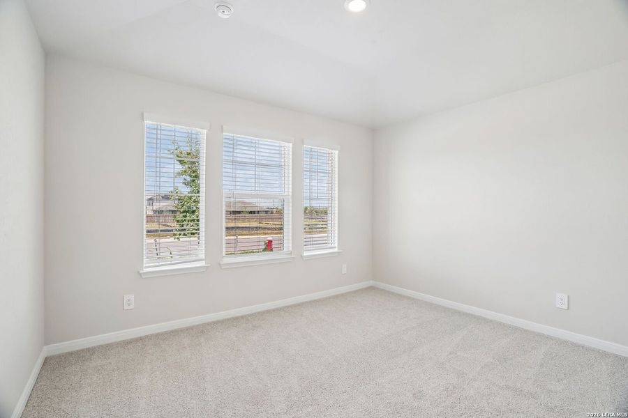 Spacious, unfurnished interior of a new home in Carmel Ranch, Schertz (Image 37).