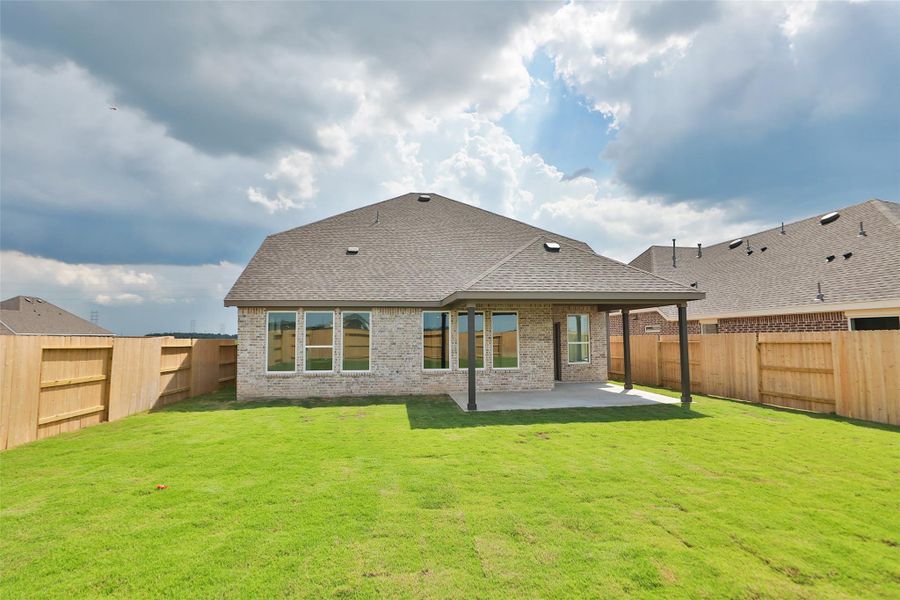 Exterior details and patio area of a home in Creekhaven, Iowa Colony (Image 25). Exterior details and patio area of a home in Creekhaven, Iowa Colony (Image 25).