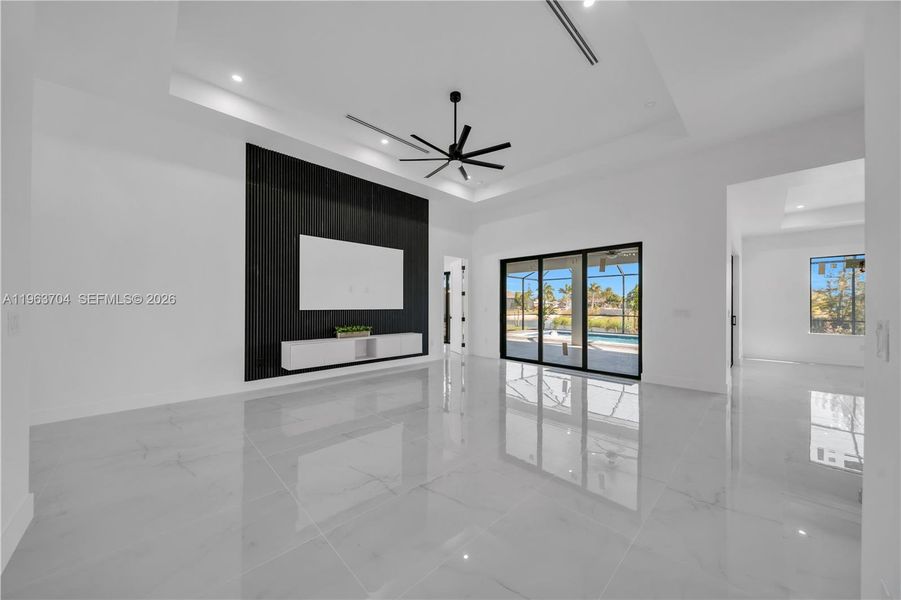 Spacious, unfurnished interior of a new home in , Cape Coral (Image 29).