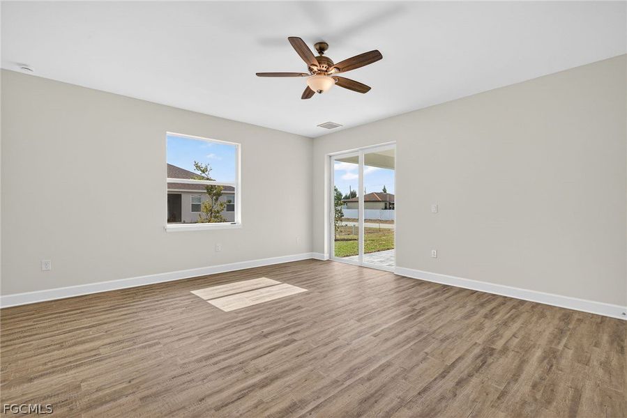 Spacious, unfurnished interior of a new home in Cape Coral, Cape Coral (Image 14).