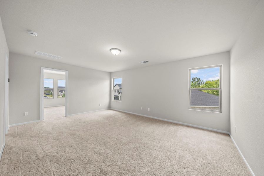Spacious, unfurnished interior of a new home in Laurel Landing, Alvin (Image 25).
