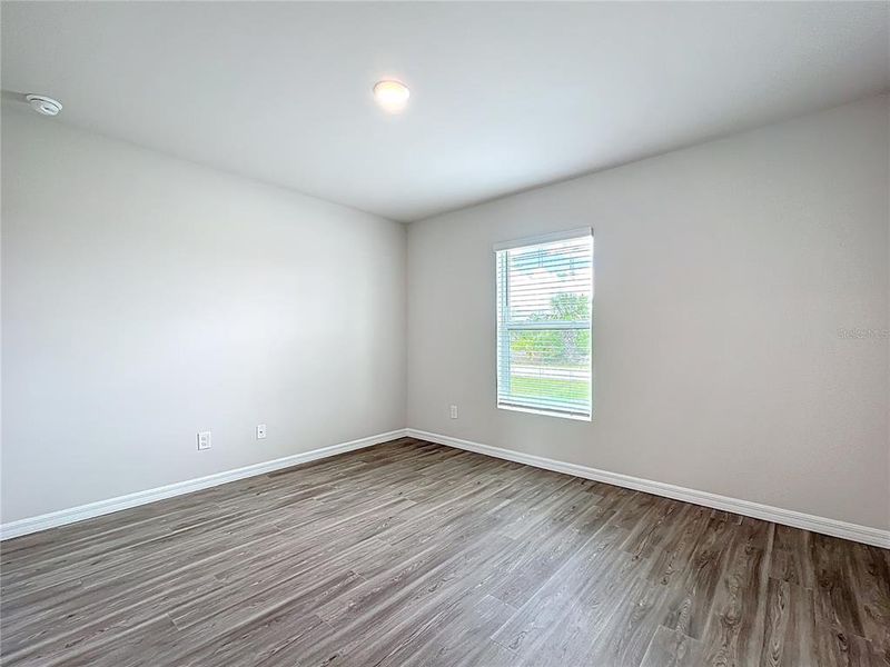 Spacious, unfurnished interior of a new home in , Cape Coral (Image 17).