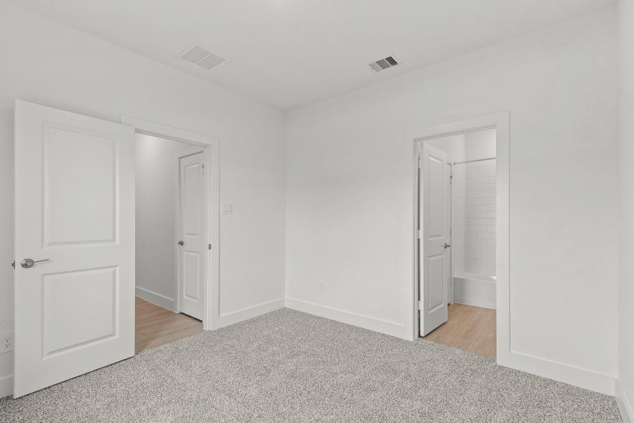 Spacious, unfurnished interior of a new home in Riverside Estates, Baytown (Image 20).