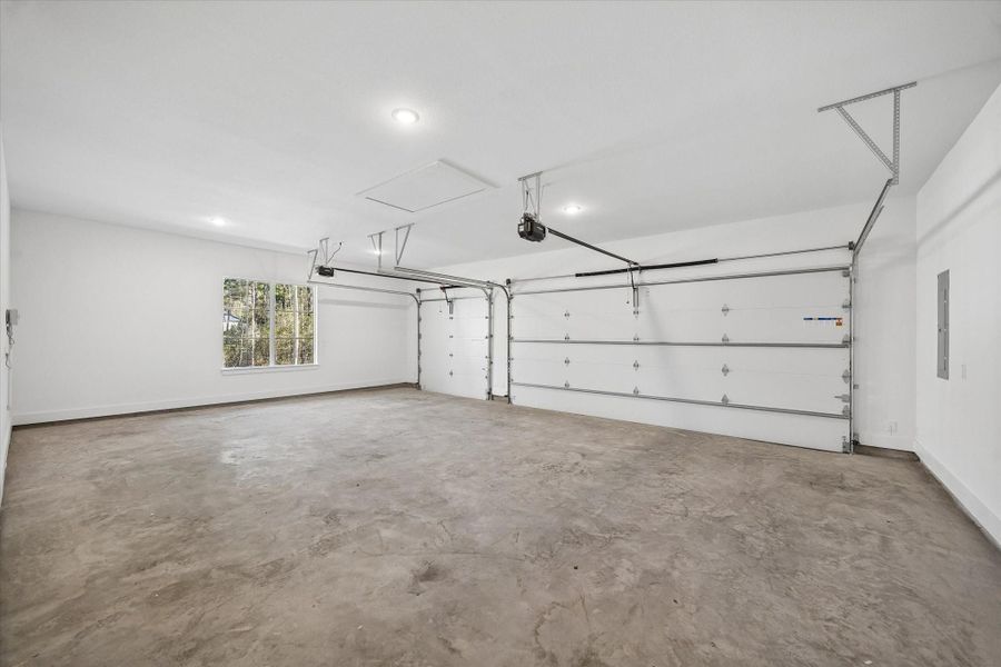 Spacious, unfurnished interior of a new home in , Huntsville (Image 33).