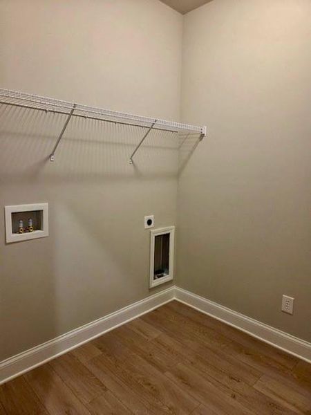 Spacious, unfurnished interior of a new home in , Waleska (Image 8).