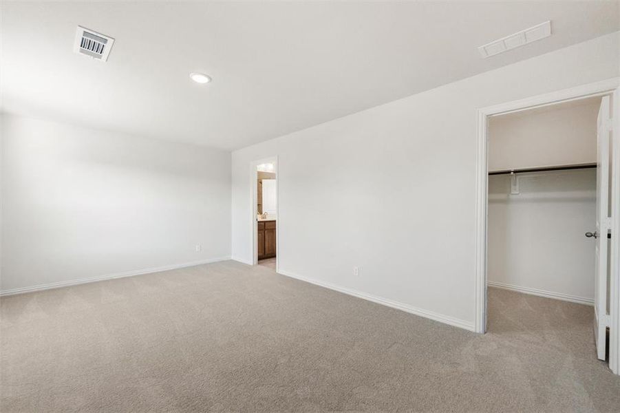 Spacious, unfurnished interior of a new home in Northstar, Haslet (Image 15).