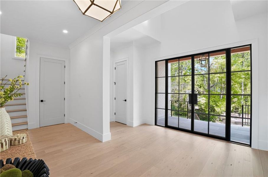Spacious, unfurnished interior of a new home in , Atlanta (Image 23).