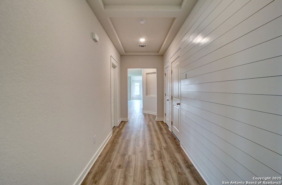 Spacious, unfurnished interior of a new home in Cloud Country, New Braunfels (Image 14).