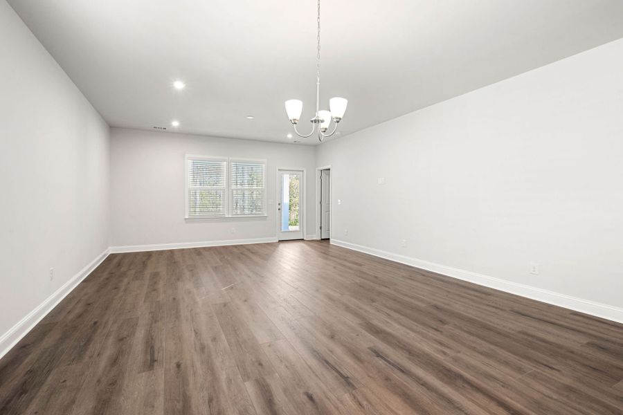 Spacious, unfurnished interior of a new home in Waterways, Richmond Hill (Image 10).