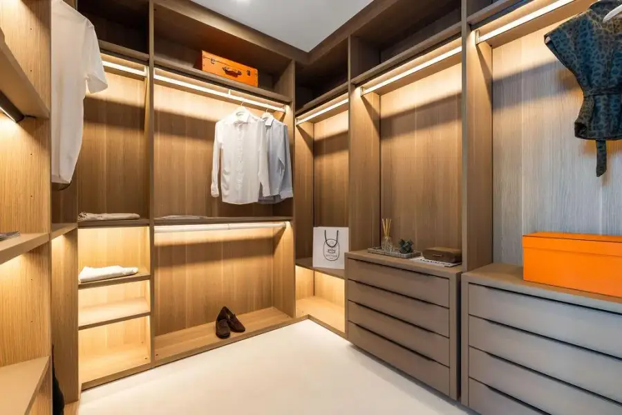 Walk In Closet