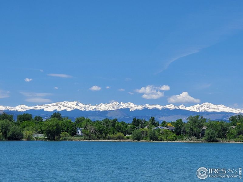 Beautiful Waneka Lake Is In Walking Distance. Picnic Area, Fishing.