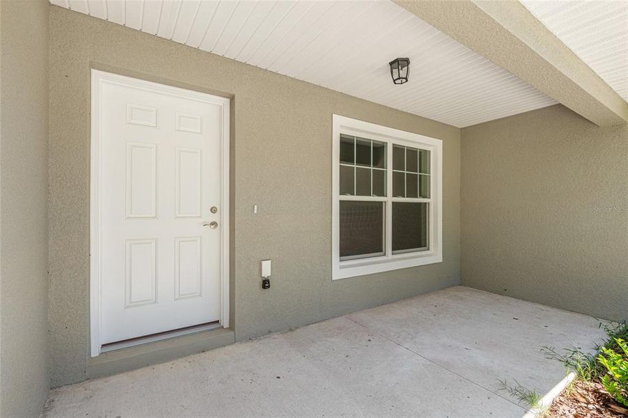 Exterior details and patio area of a home in , Dunnellon (Image 24).