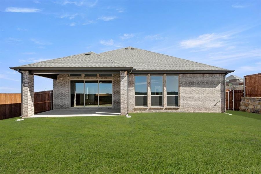 Exterior details and patio area of a home in High Country, Burleson (Image 27).