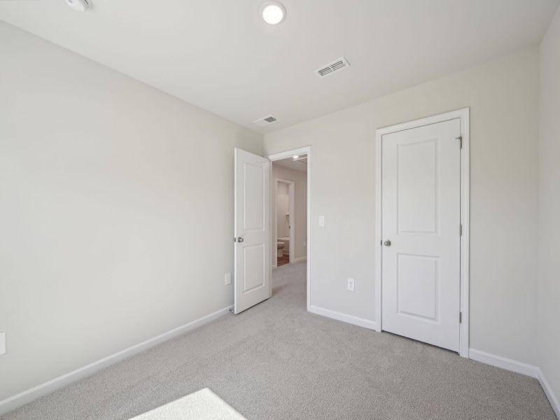 Spacious, unfurnished interior of a new home in The Rows at Buffaloe Reserve, Raleigh (Image 15).