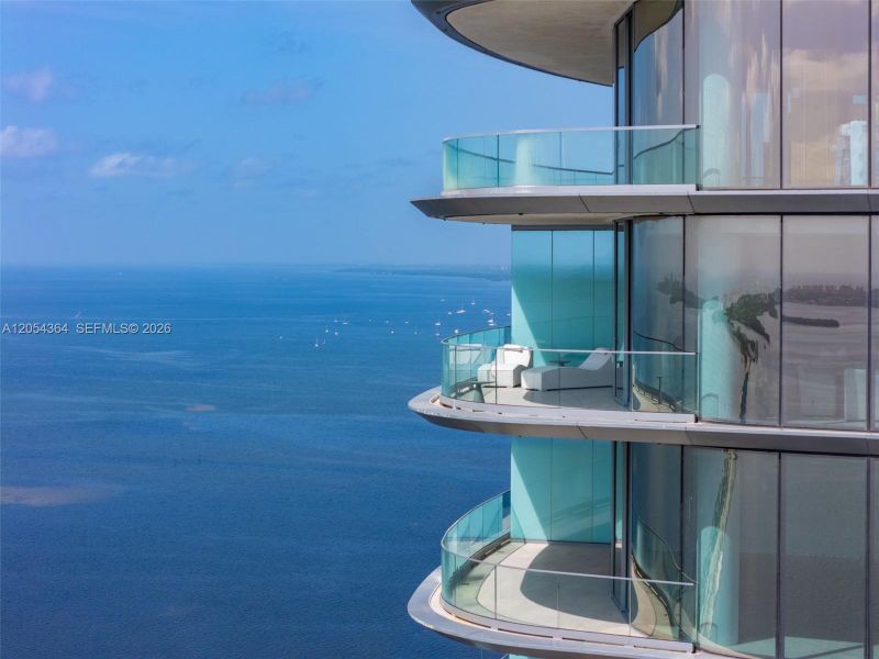 Condo located in Miami, FL showcasing its design and architecture (Image 2). Condo located in Miami, FL showcasing its design and architecture (Image 2).