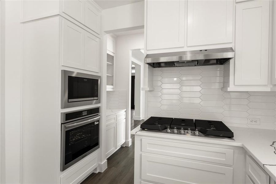 Furnished interior view inside a new home in Brookfield, Melissa (Image 6). Furnished interior view inside a new home in Brookfield, Melissa (Image 6).