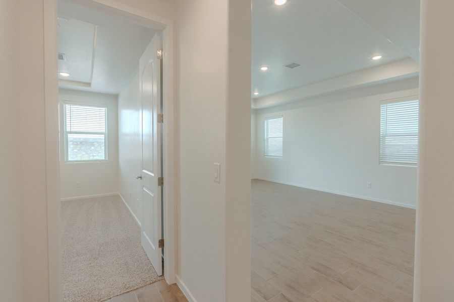 Spacious, unfurnished interior of a new home in Paseo Del Este, El Paso (Image 28).