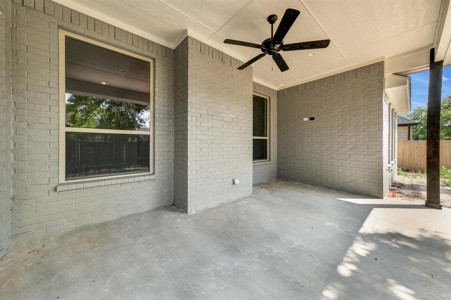 View of patio / terrace with ceiling fan