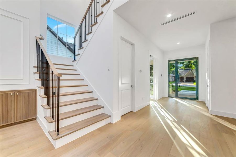 Spacious, unfurnished interior of a new home in , Dallas (Image 27).