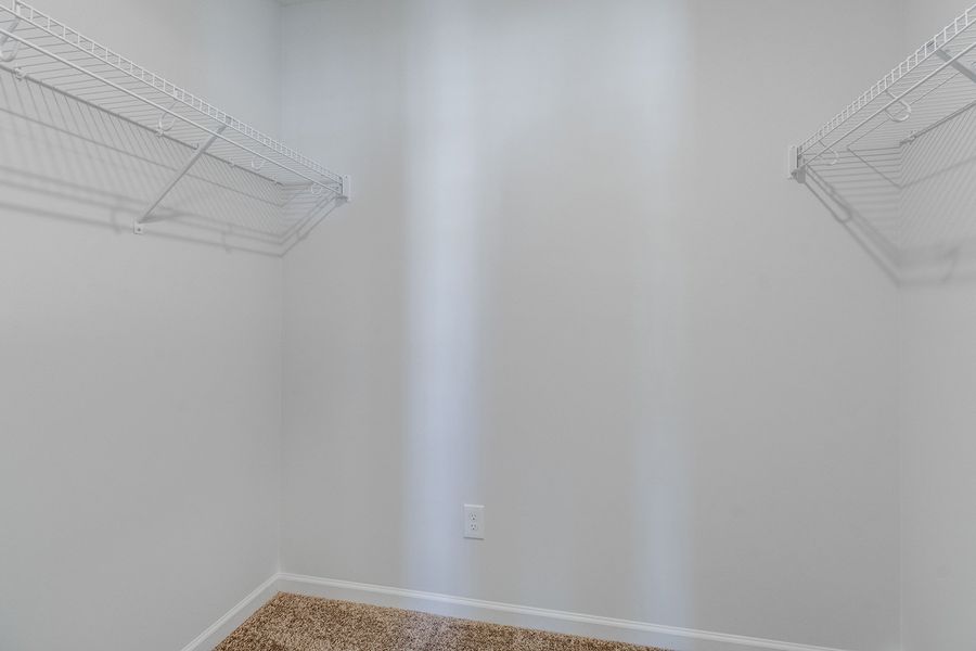 Spacious, unfurnished interior of a new home in Astoria, Columbia (Image 23).