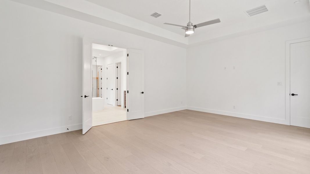 Spacious, unfurnished interior of a new home in Southern Hills, Brooksville (Image 13).