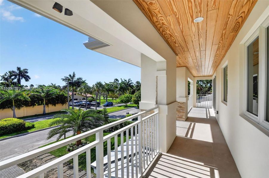 Exterior details and patio area of a home in , Lake Worth (Image 35).