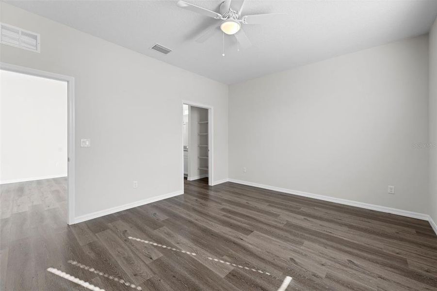 Spacious, unfurnished interior of a new home in , Weeki Wachee (Image 31).