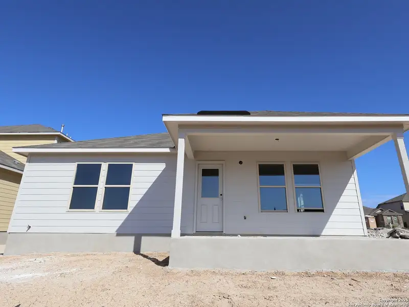 Exterior details and patio area of a home in Hunters Ranch, San Antonio (Image 3).