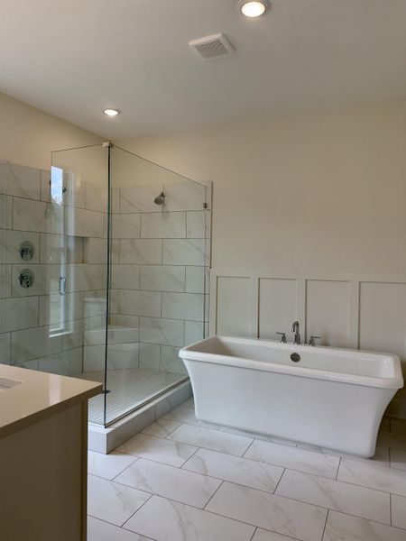 Furnished interior view inside a new home in White Oak, Arlington (Image 9).