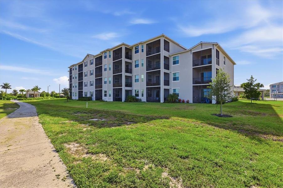 Condo located in Venice, FL showcasing its design and architecture (Image 26). Condo located in Venice, FL showcasing its design and architecture (Image 26).